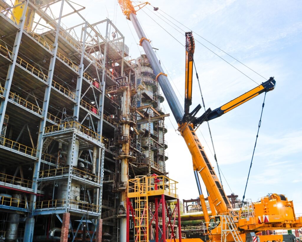 Industri konstruksi terus berkembang dengan adanya inovasi teknologi dan perubahan regulasi.